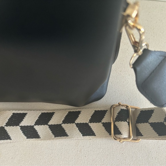 Women Fashion NWOT Black Shoulder Crossbody Bag - Picture 7 of 10